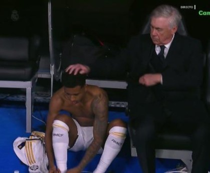 真会说！安帅自我调侃：半场时应该把教练换下去